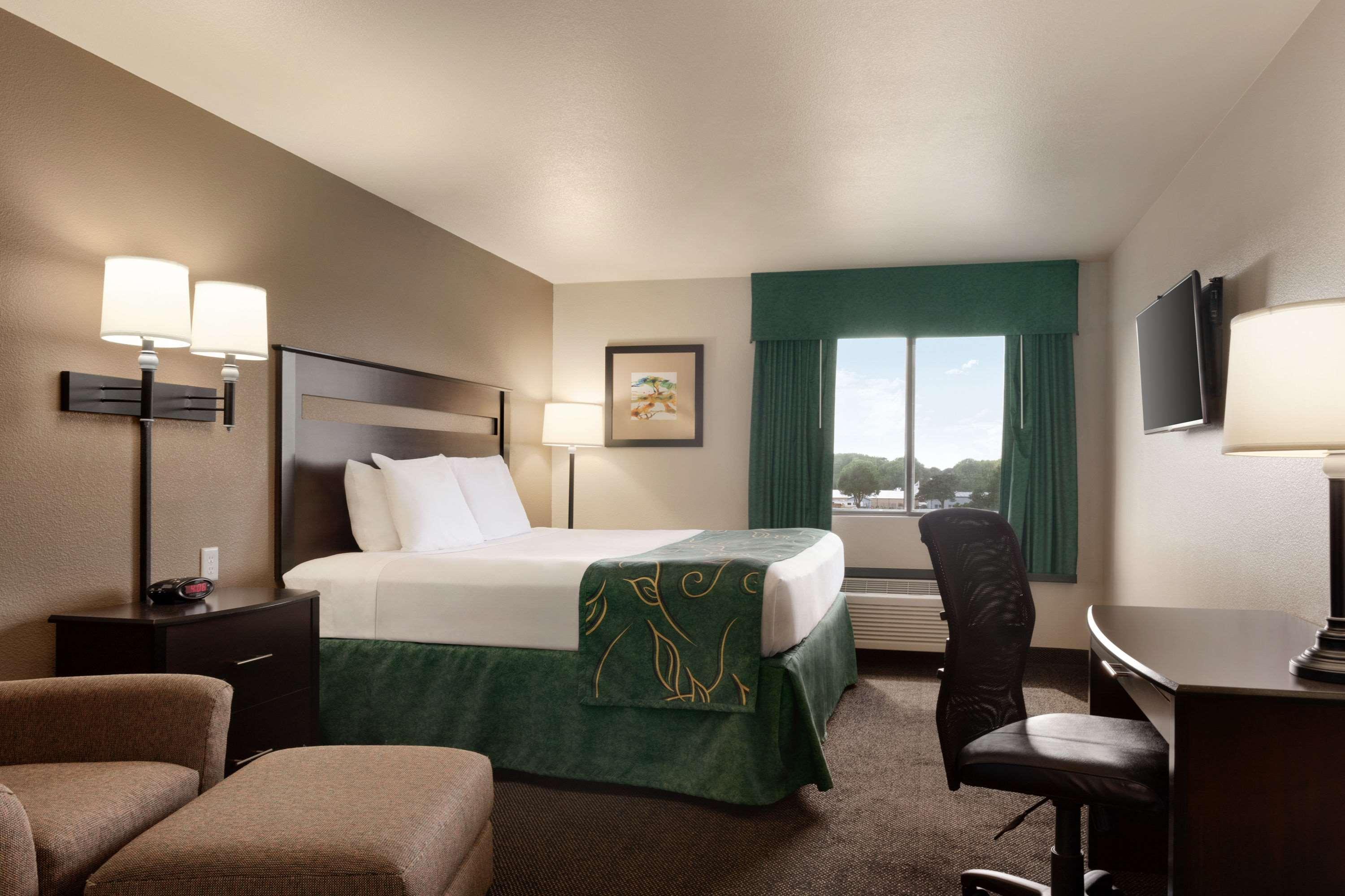Baymont By Wyndham Wellington Hotel Exterior photo
