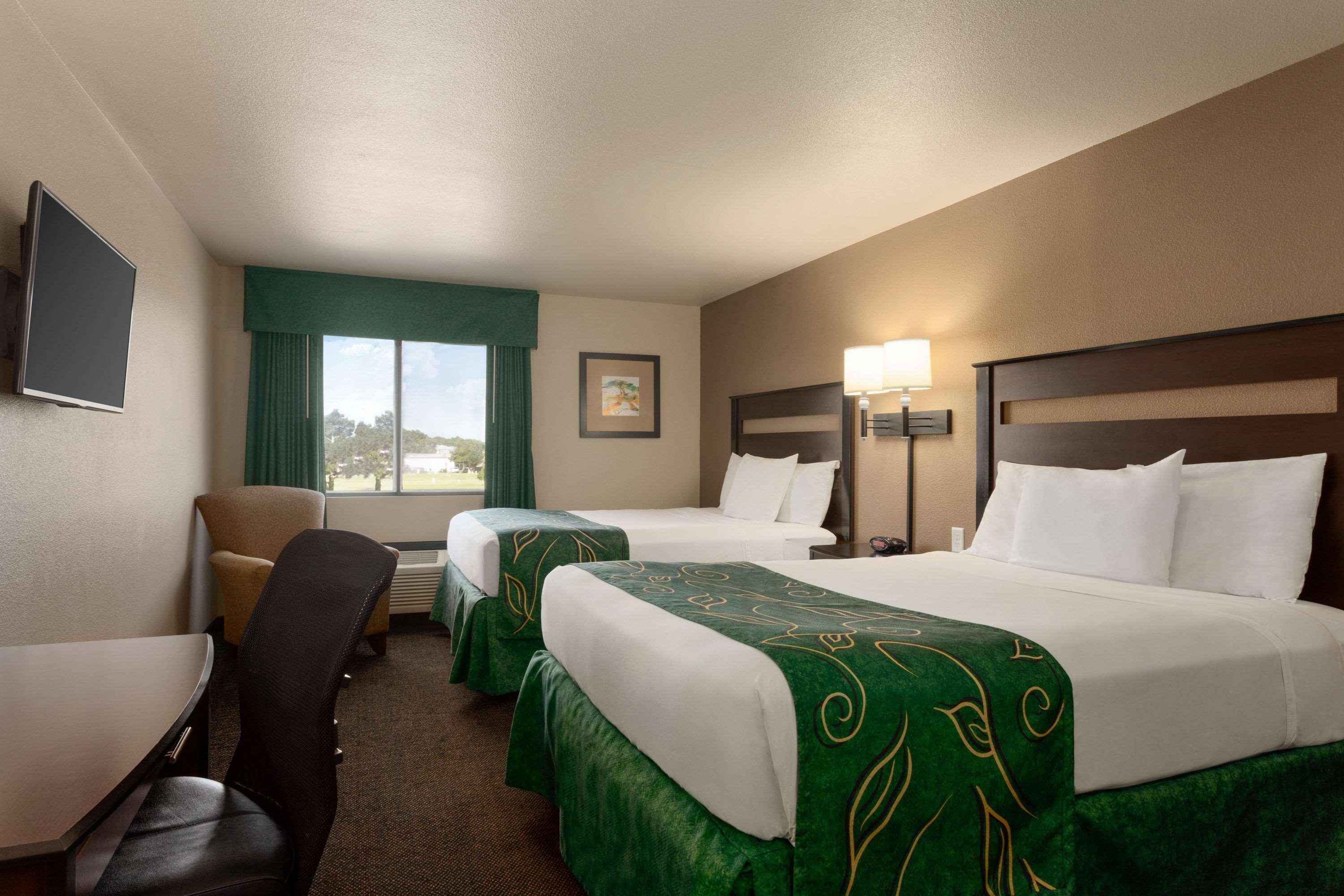 Baymont By Wyndham Wellington Hotel Exterior photo