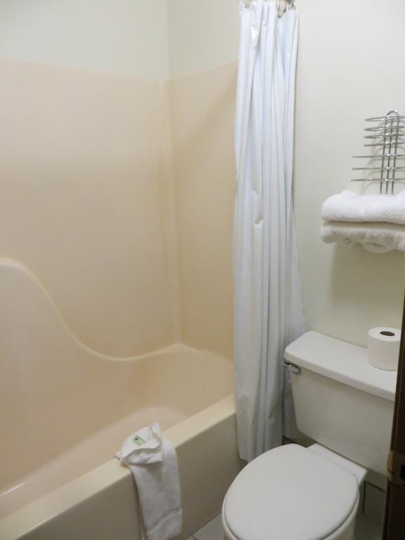 Baymont By Wyndham Wellington Hotel Room photo